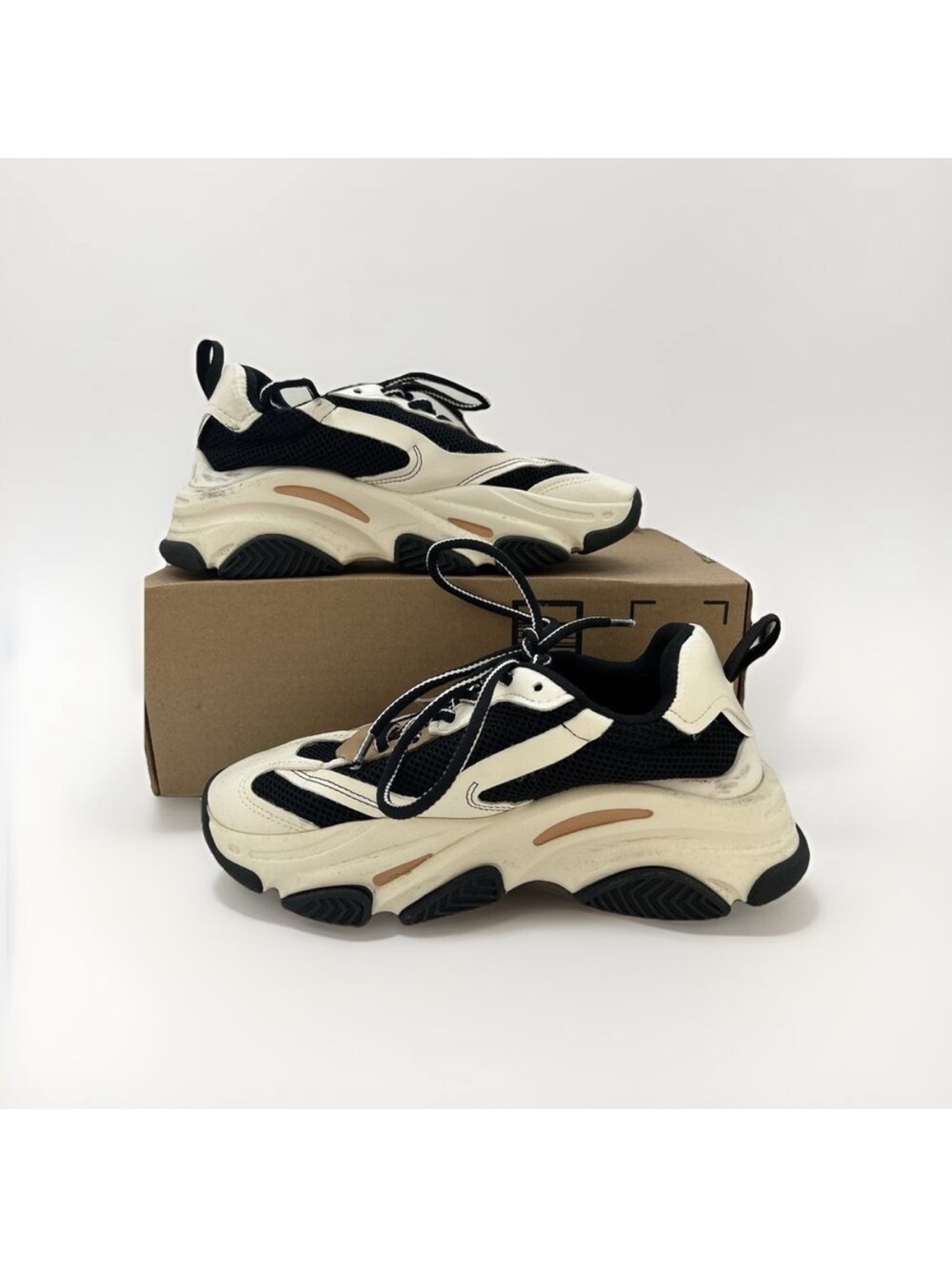 🗽🩶Steve Madden POSSESSION Lace Up Boyfriend Chunky Platform Sneakers - Trendy - Picture 2 of 3